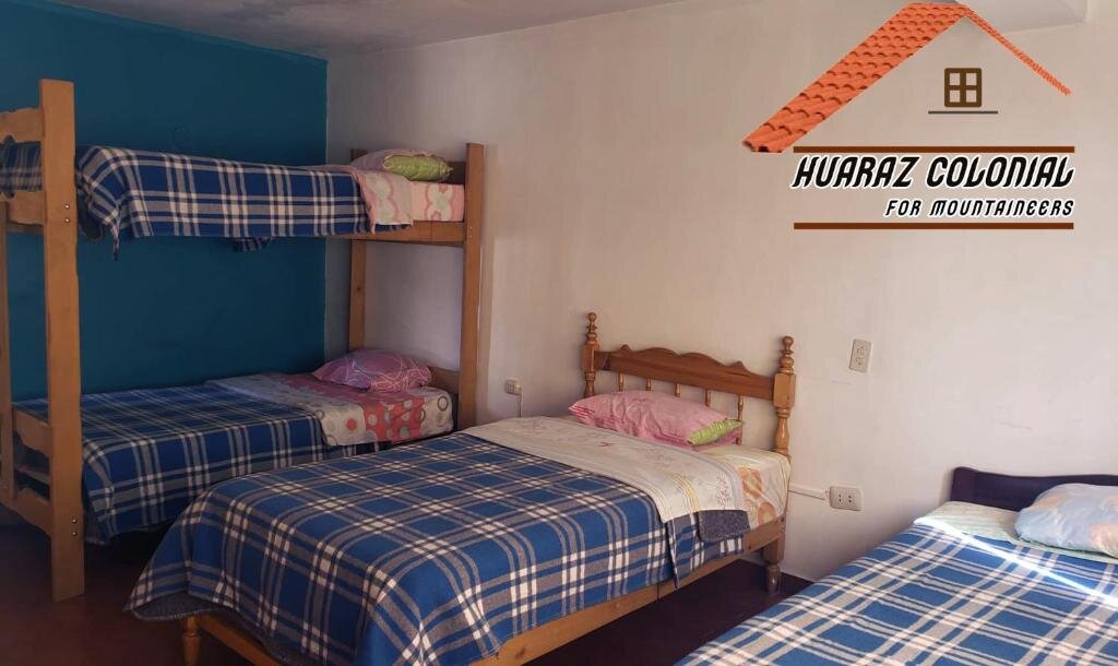 Кровать в общем номере Huaraz Colonial