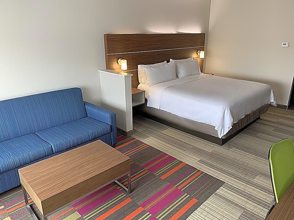 Люкс Standard Holiday Inn Express & Suites Moore, an IHG Hotel