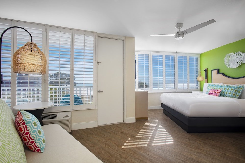 Standard Doppel Zimmer mit Balkon und mit eingeschränktem Meerblick Grand Plaza Hotel St. Pete Beach