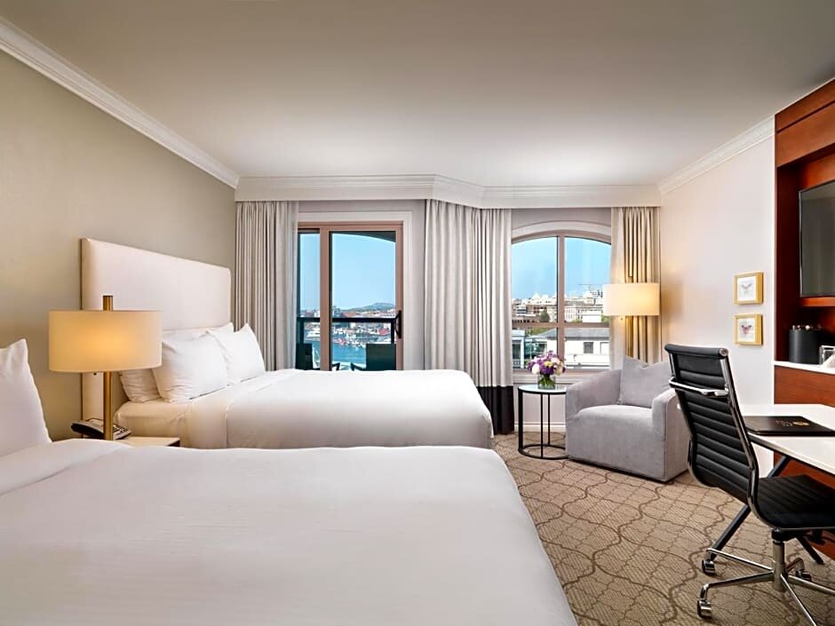 Standard Quadruple room with harbour view Hotel Grand Pacific