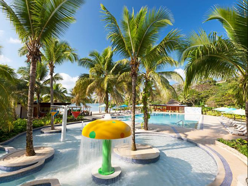 Четырёхместный номер Standard Holiday Inn Resort Vanuatu, an IHG Hotel