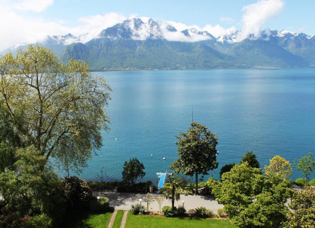 Двухместный номер Standard с балконом и с видом на озеро Royal Plaza Montreux