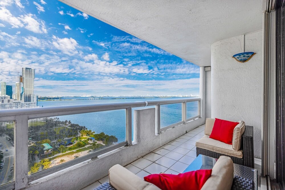 Deluxe Apartment 4 Zimmer mit Balkon und mit Blick auf die Bucht Comfort, Space and Perfect Sunset