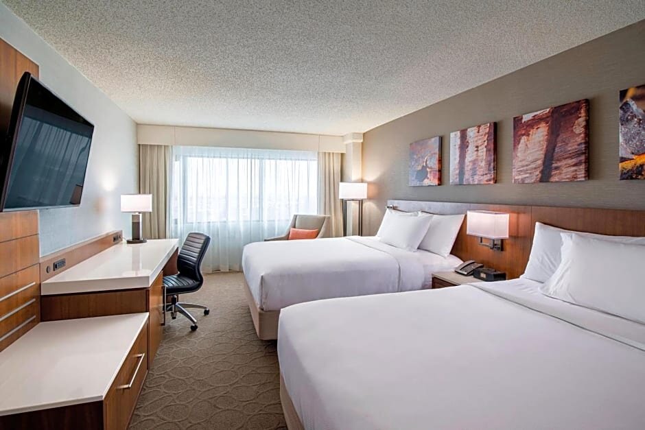 Deluxe Quadruple room Delta Hotels