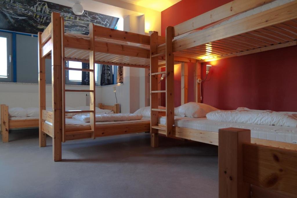Кровать в общем номере (женский номер) Babelfish Hostel