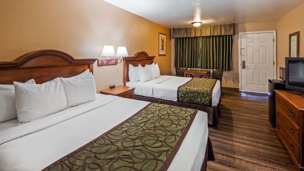 Standard Doppel Zimmer SureStay Hotel