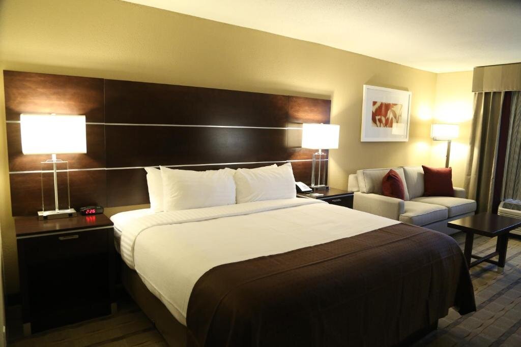 Suite doble Holiday Inn Charlotte Airport, an IHG Hotel
