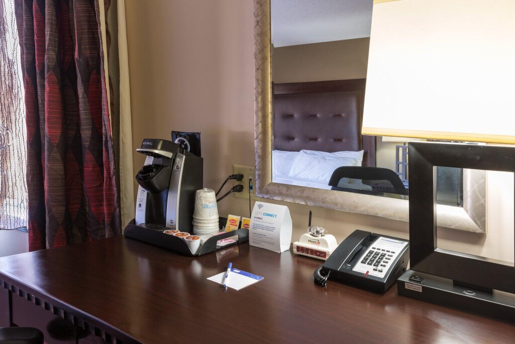 Standard quadruple chambre Holiday Inn Express Hartford-Newington, an IHG Hotel