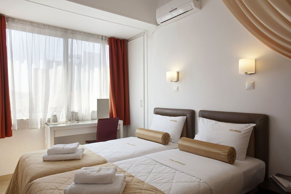 Standard Double room with balcony Metropolis Hotel