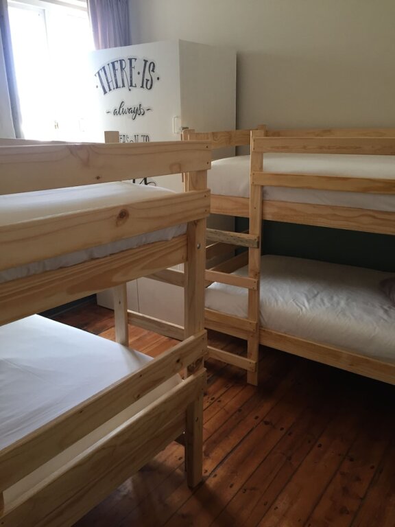 Кровать в общем номере Wanderlust Backpackers