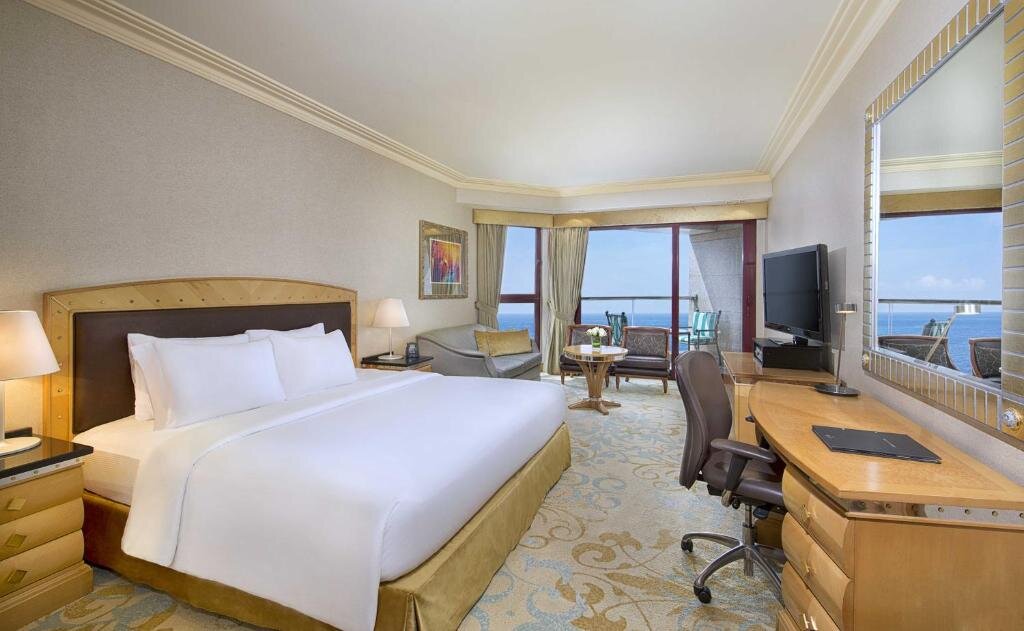 Двухместный Lounge номер Executive с частичным видом на море Jeddah Hilton