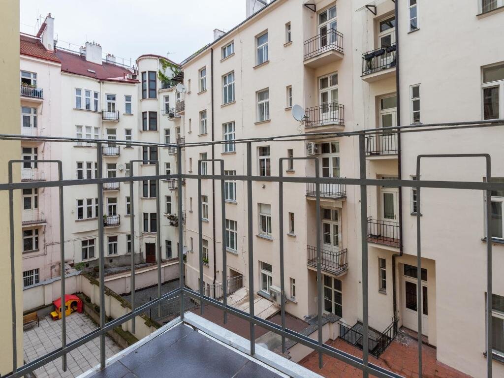 Двухместный номер Deluxe с балконом Golden Prague Rooms