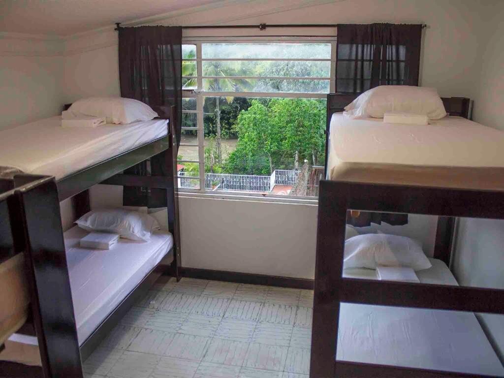 Кровать в общем номере Hostel Nirvana San Gil