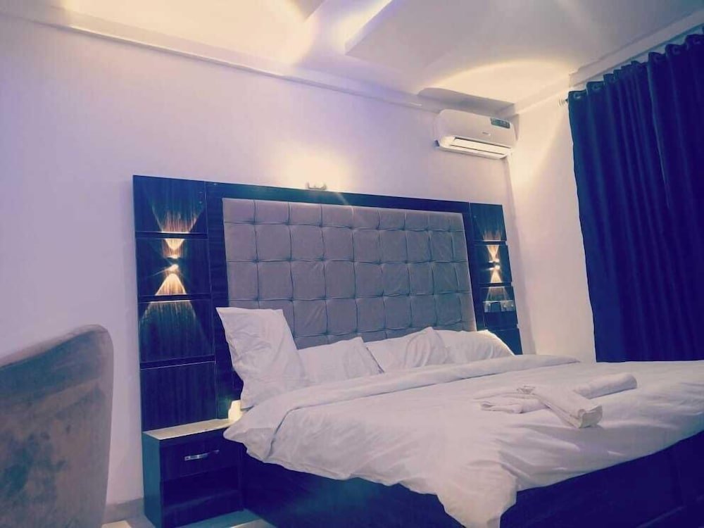 Standard Zimmer New Diamond Suites and Apartment Jos