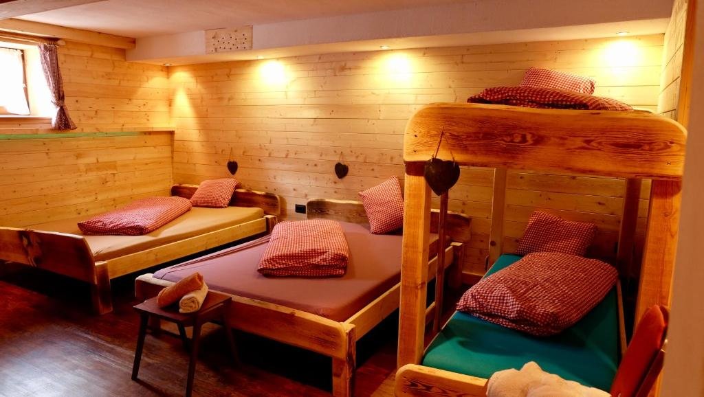 Bed in Dorm "0" Sterne Hotel Weisses Rössl in Leutasch/Tirol