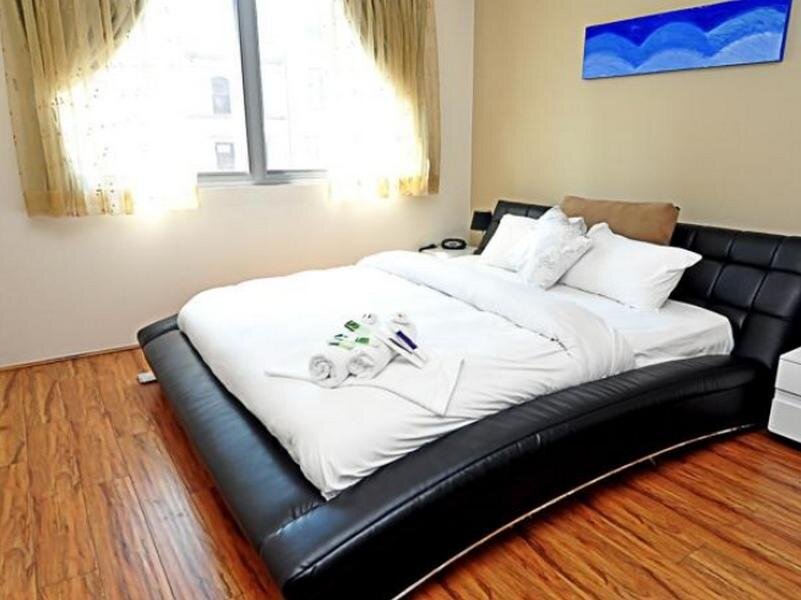 Кровать в общем номере Sydney RiseOn Hotel