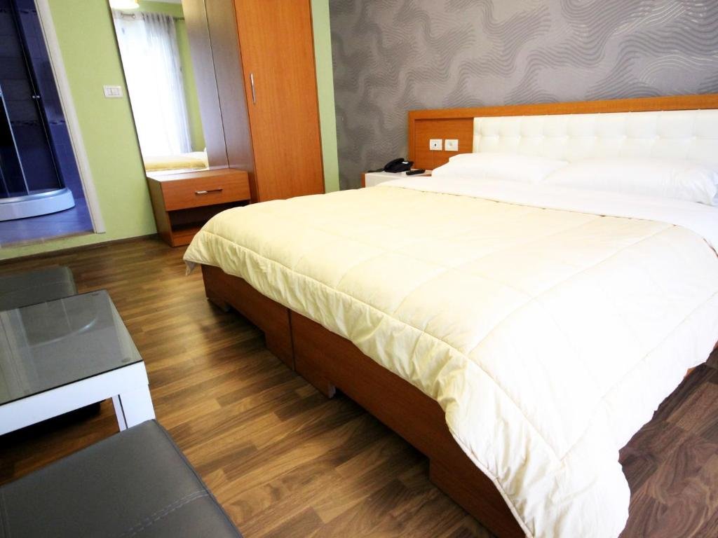 Standard Double room with balcony Hotel Bylis