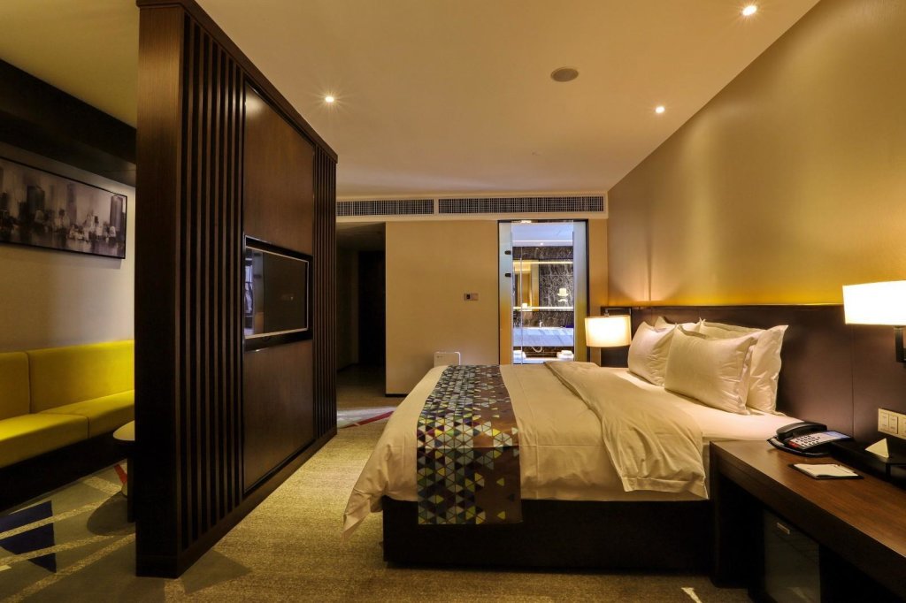 Double Suite with city view Zmax Foshan Qian Deng Hu