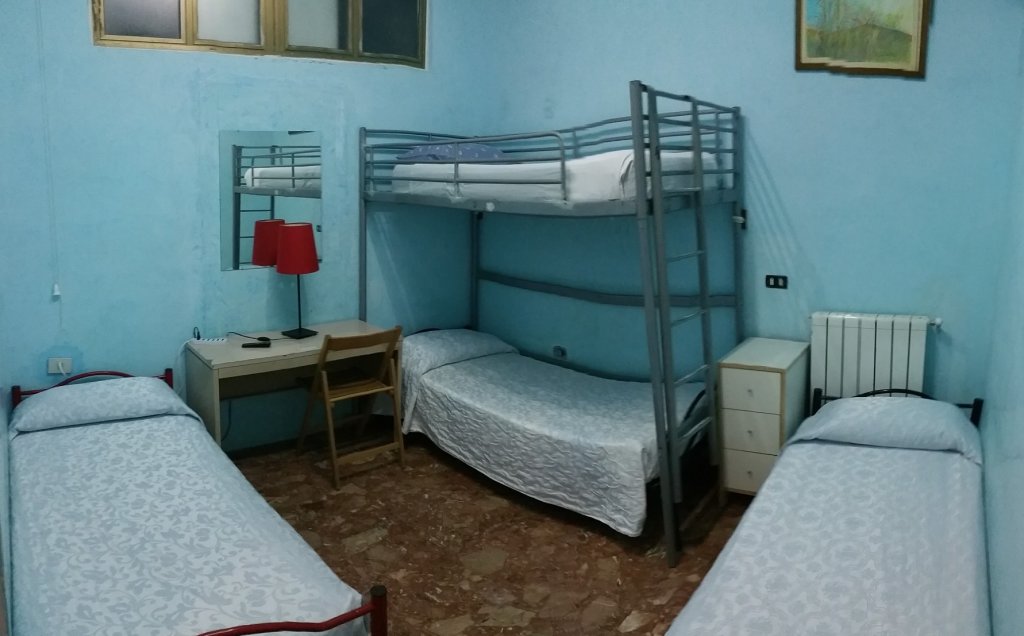 Кровать в общем номере (женский номер) walter guest house