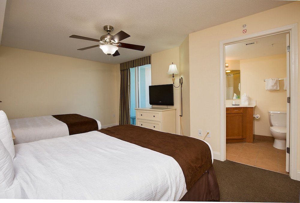 Номер Standard с 3 комнатами с балконом и beachfront Bahama Sands Condos