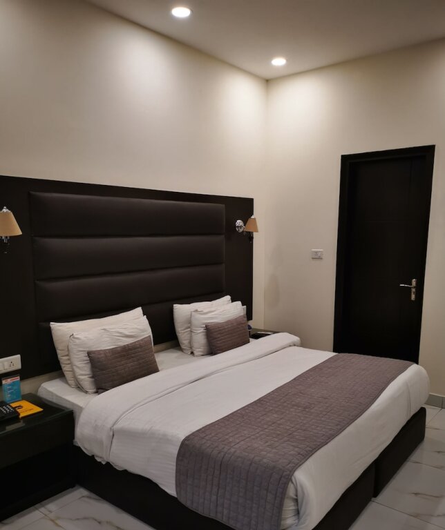 Luxury Suite PK Residency Hotel