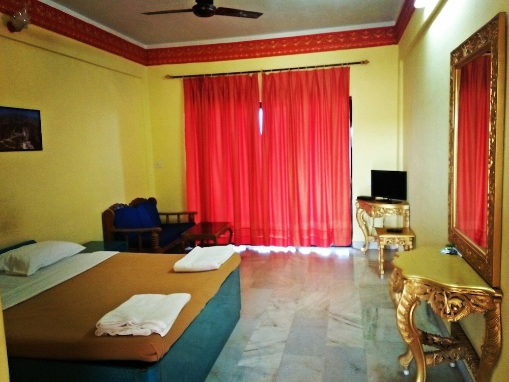Deluxe room Shiv Sagar palace