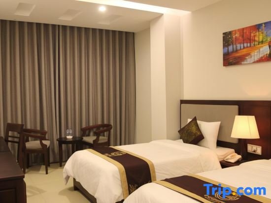 Deluxe Triple room Golden Quang Tri Hotel