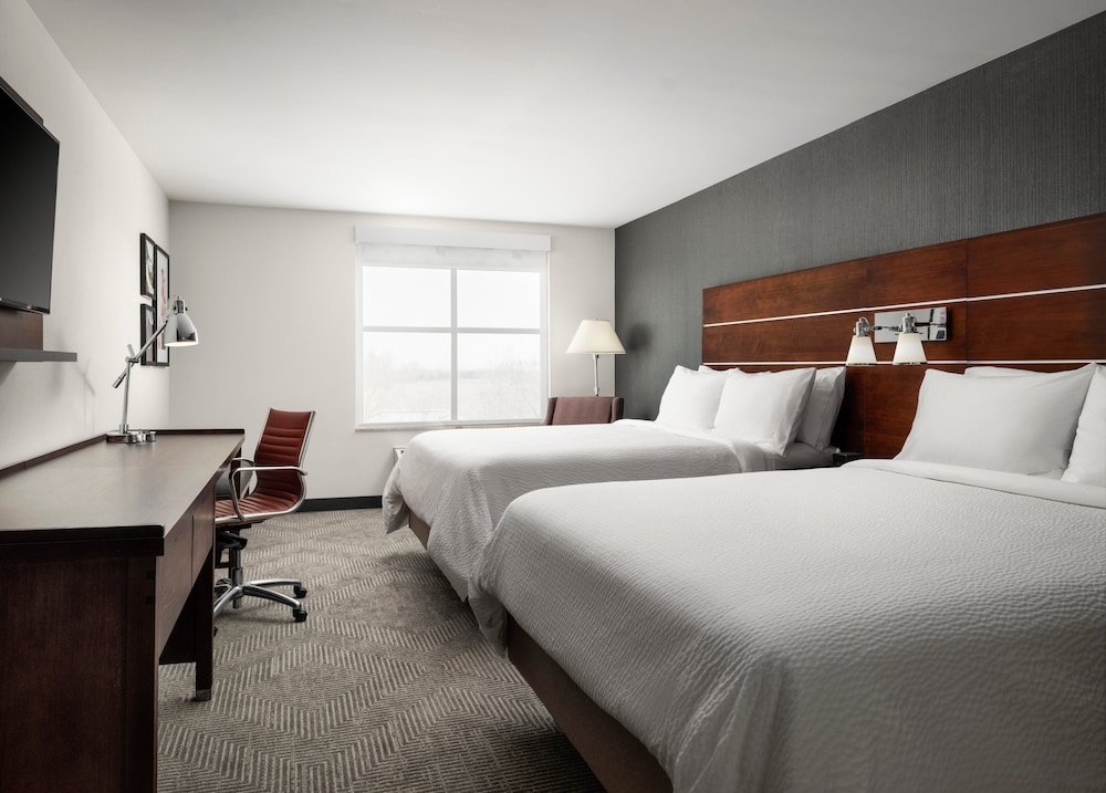 Четырёхместный номер Standard Holiday Inn - Cincinnati - Liberty Way, an IHG Hotel