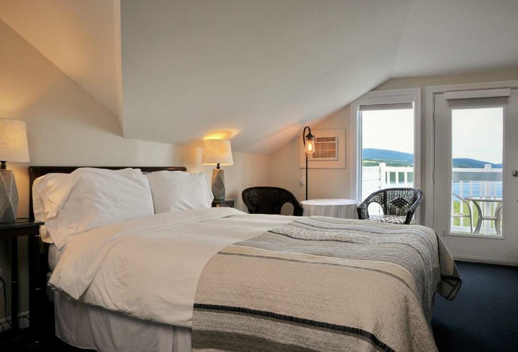 Standard Double room with river view Auberge des Falaises