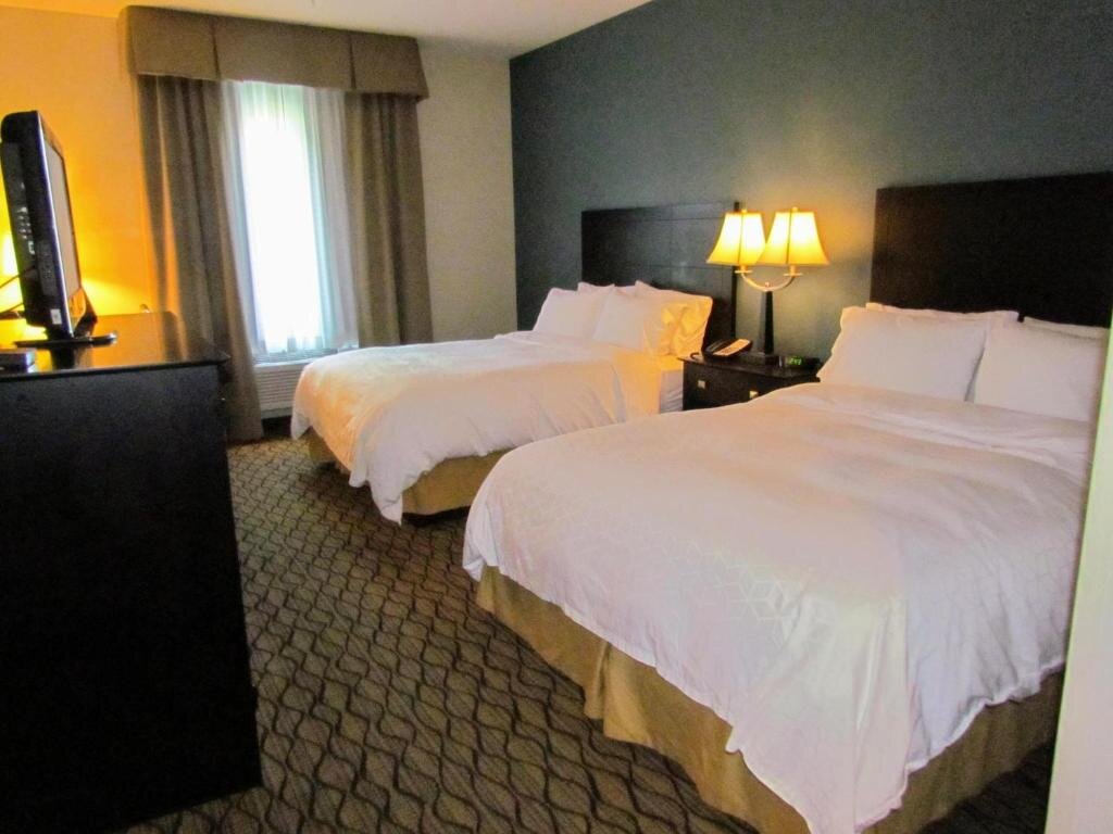 Двухместный номер Standard Holiday Inn Express Hotel & Suites Cadillac, an IHG Hotel