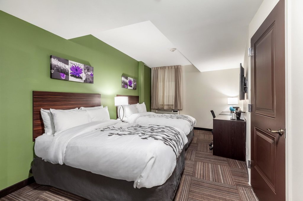 Standard Quadruple room Van Wyck Hotel & Suites near JFK Airport