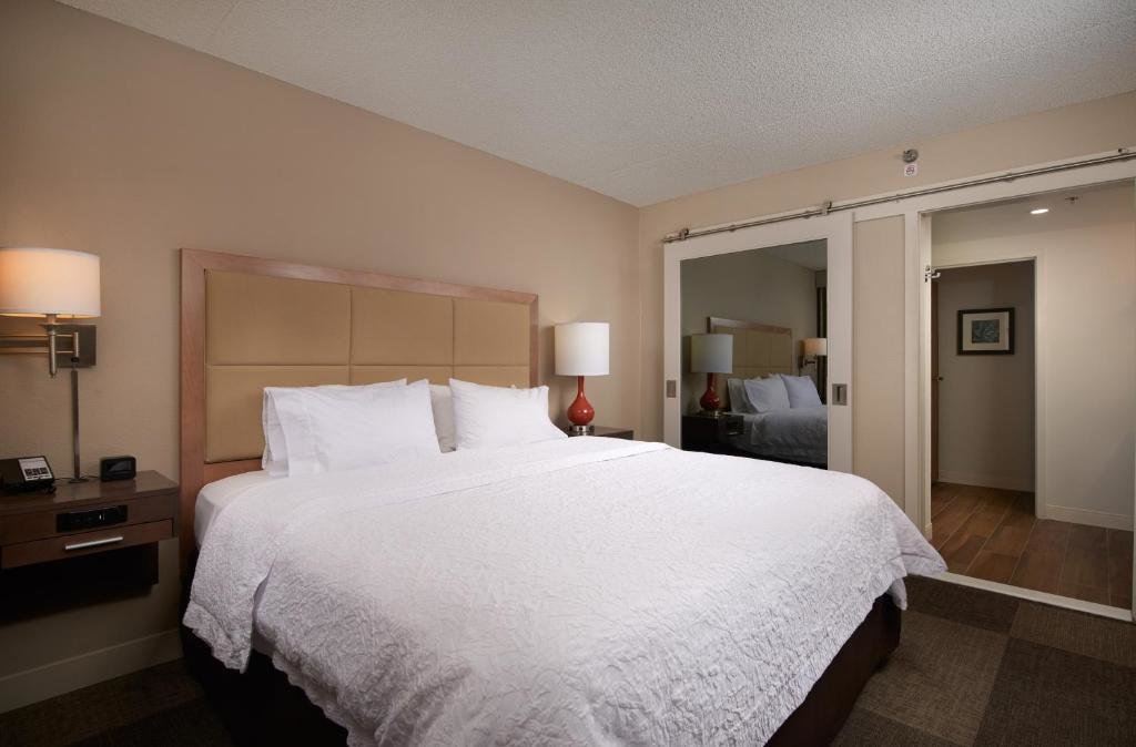 Двухместный люкс с балконом Hampton Inn & Suites Phoenix/Scottsdale
