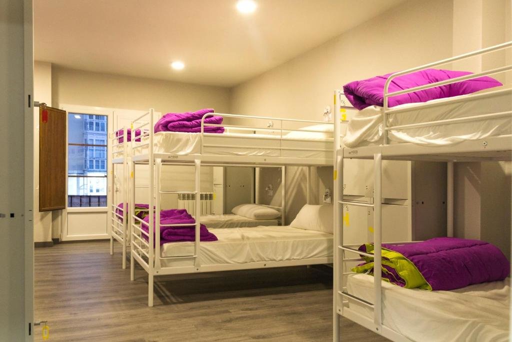 Кровать в общем номере (мужской номер) Hostel Catedral Burgos