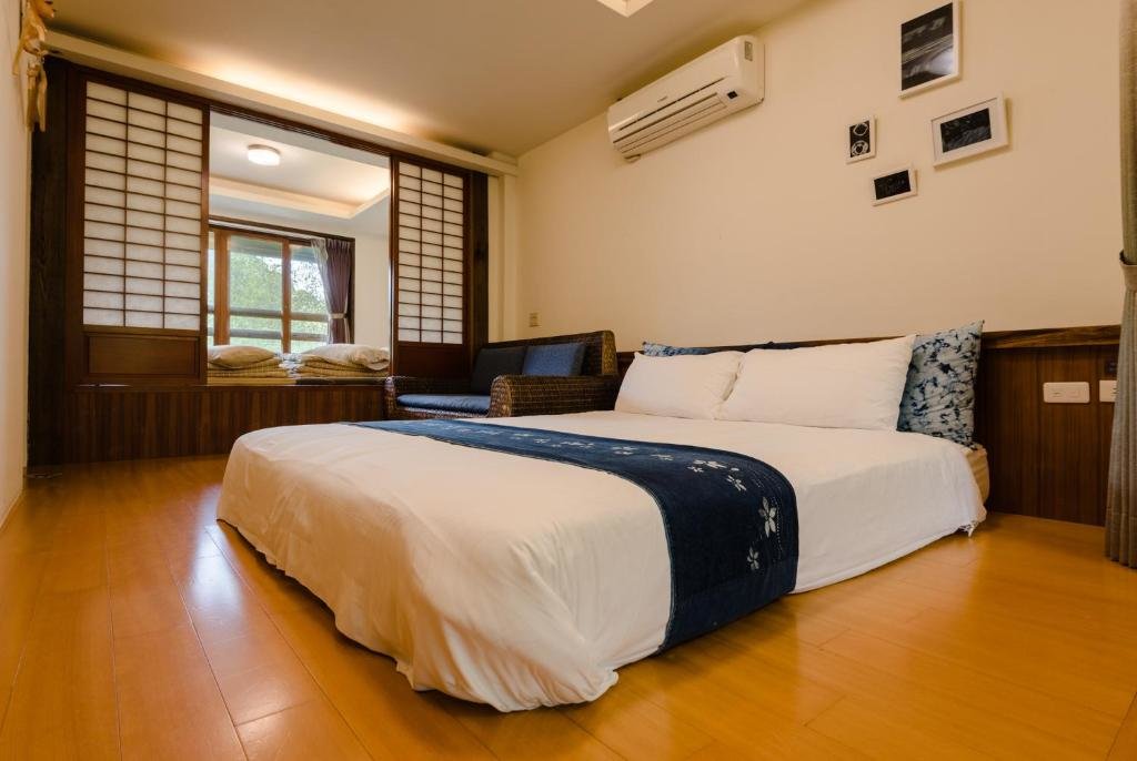 Standard Quadruple room with mountain view Zhuo Ye Cottage