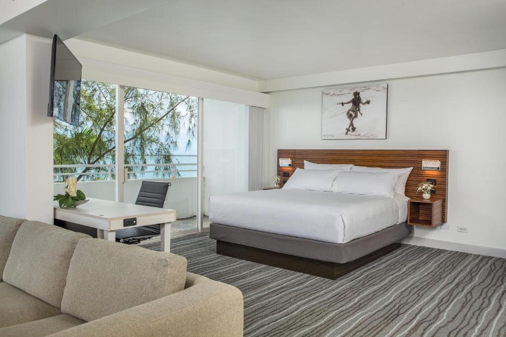 Номер Standard oceanfront Grand Naniloa Hotel, a Doubletree by Hilton