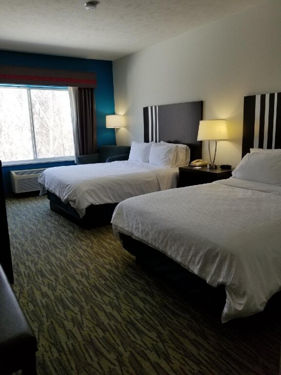 Четырёхместный номер Standard Holiday Inn Express & Suites Omaha West, an IHG Hotel