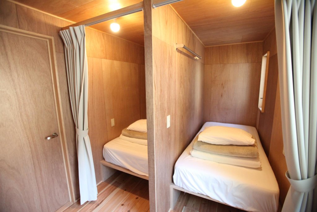 Кровать в общем номере Hotel & Coworking Space GOBANCHI