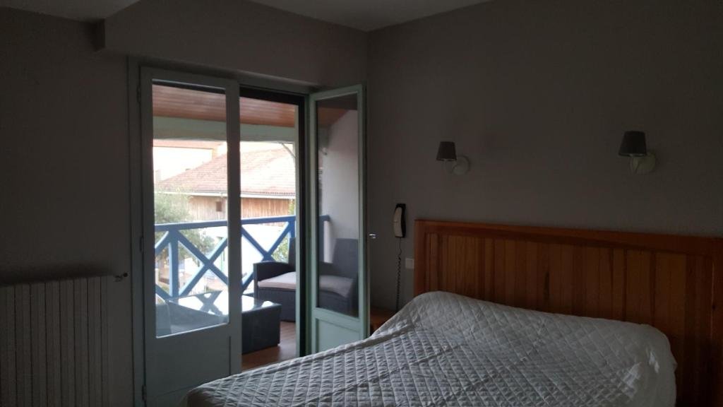 Standard Double room with garden view HOTEL DE FRANCE