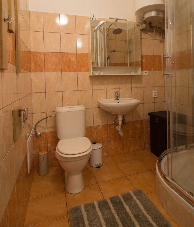 2 Bedrooms Comfort Apartment 2 Bedroom Home near Prague Castle