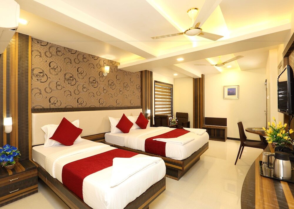 1 Bedroom Deluxe Triple room Hotel Kochi Caprice