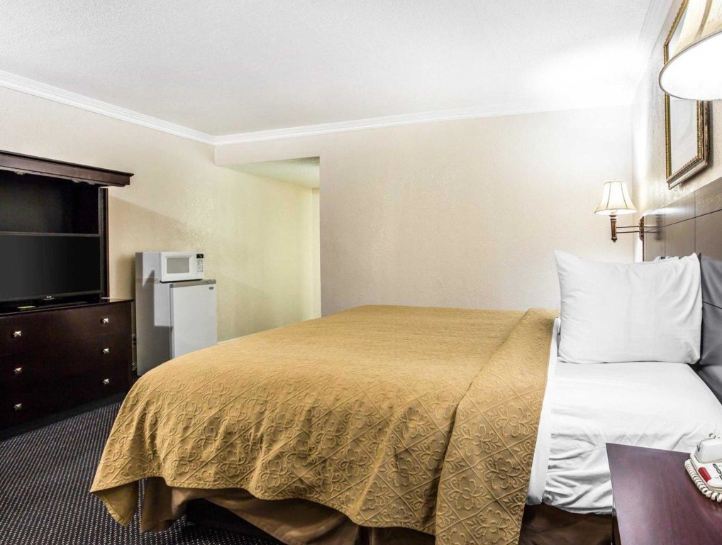 Люкс c 1 комнатой Quality Inn & Suites Thousand Oaks - US101