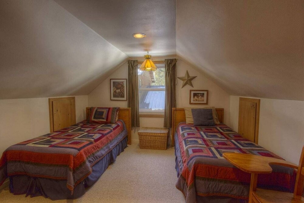 Hütte Breezy Pines Cabin 4 Bedroom Home by Redawning