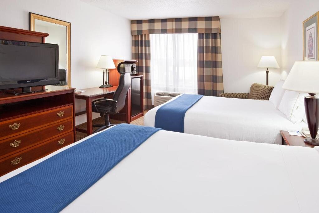 Standard room Holiday Inn Express & Suites Alliance, an IHG Hotel