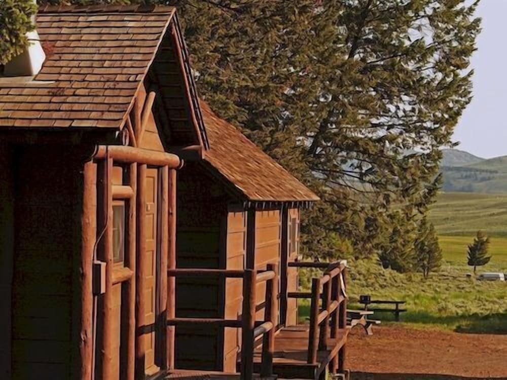 Standard Zimmer Roosevelt Lodge & Cabins - Inside the Park