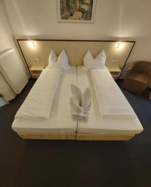 Standard Doppel Zimmer Hotel Montana Limburg