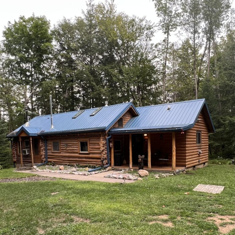 Standard Zimmer Rustic And Luxurious Retreat With Private Dock, Yard, Fire Pit! 1 Bedroom Cabin by RedAwning