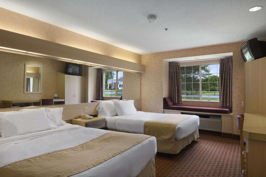 Четырёхместный номер Standard Microtel Inn & Suites by Wyndham Syracuse Baldwinsville