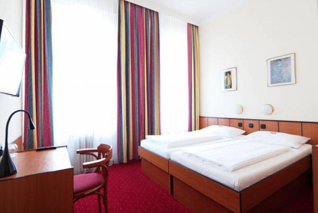 Standard Doppel Zimmer Hotel Drei Kronen Vienna City