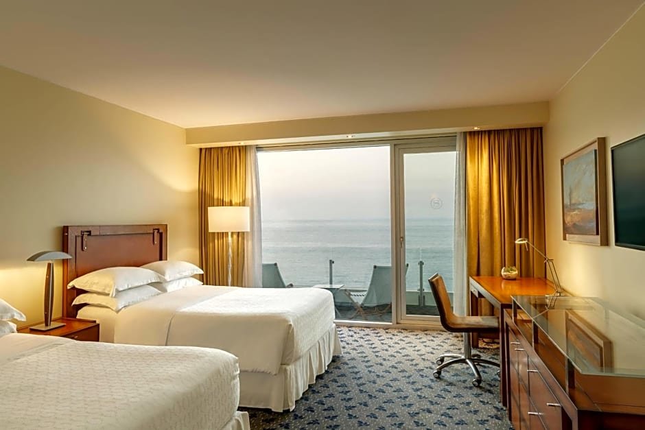 Четырёхместный номер Deluxe с видом на океан Sheraton Miramar Hotel & Convention Center