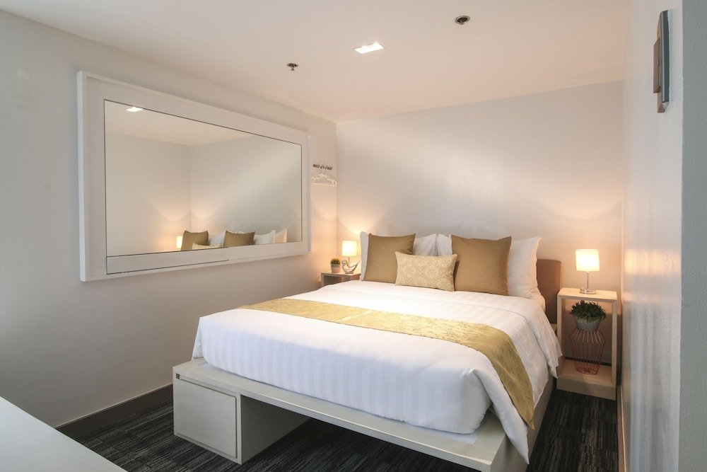 Smart Double Luxe The Mini Suites Eton Tower Makati